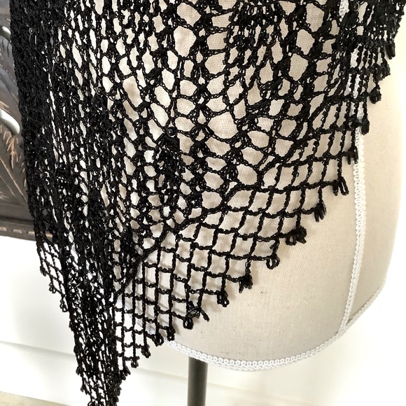 Beautiful beaded Hip/Shoulder wrap - Picture 8 of 14